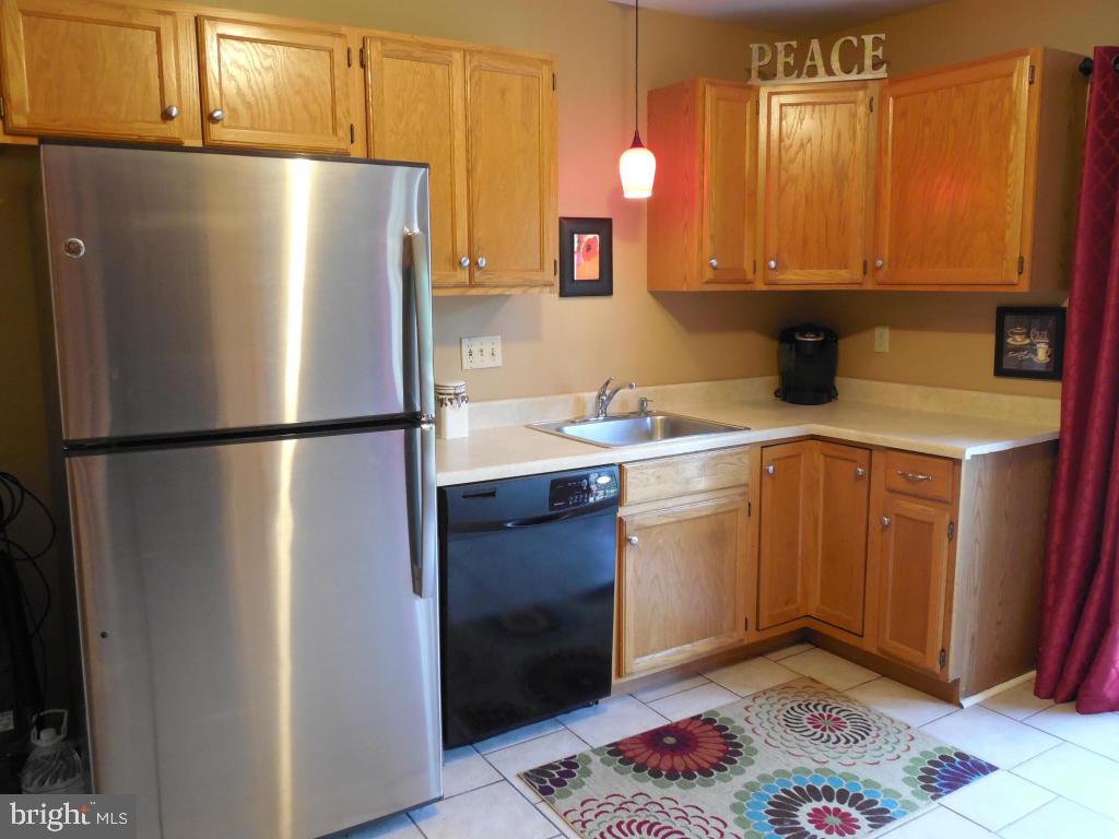 39 Greythorne Road Lancaster, PA 17603 - Photo 5 of 23 Gallery Image 5