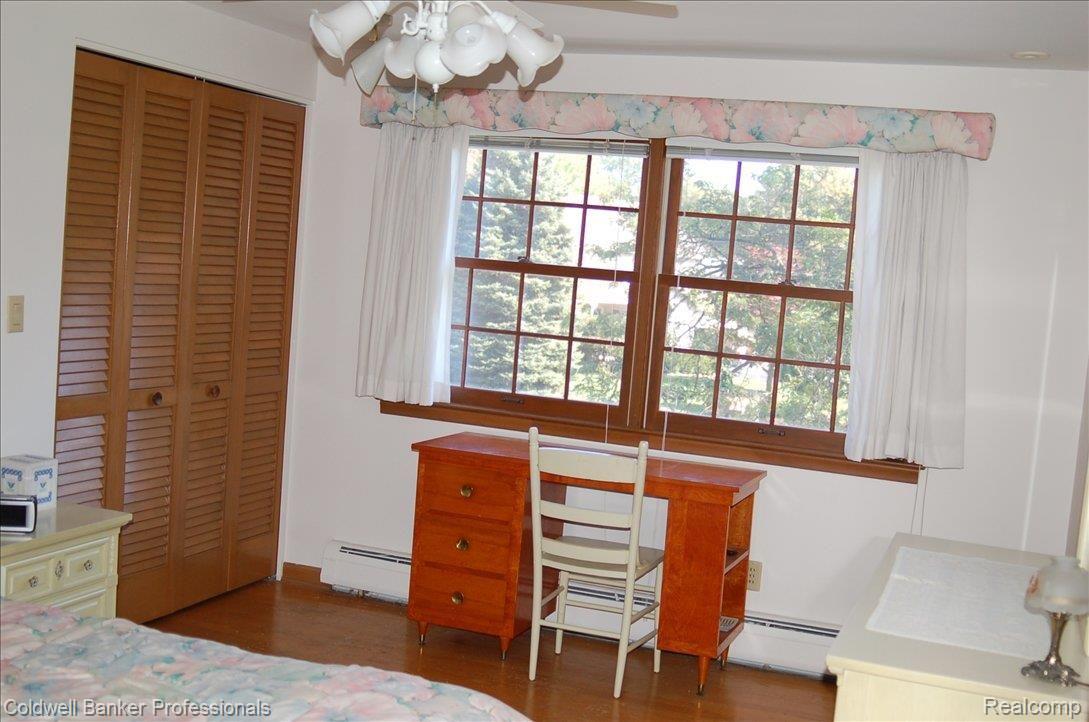 826 Wilwood Road Rochester, MI 48309 - Photo 13 of 25 Bedroom 2 with XL Closet