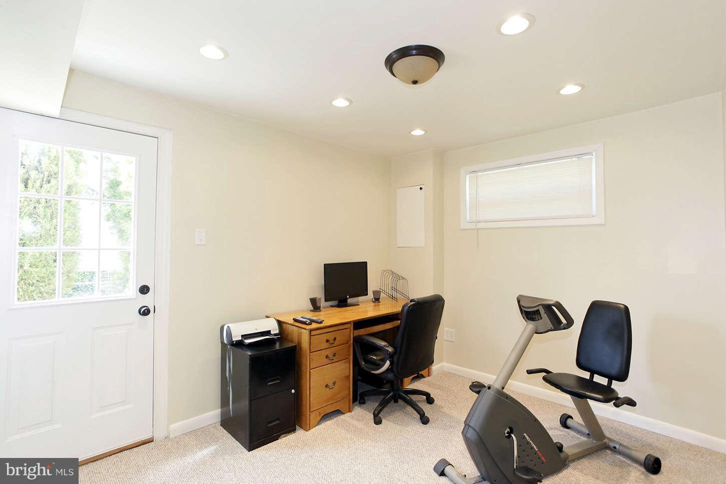 6108 Craft Road Alexandria, VA 22310 - Photo 22 of 30 Den - could be 4th bedroom