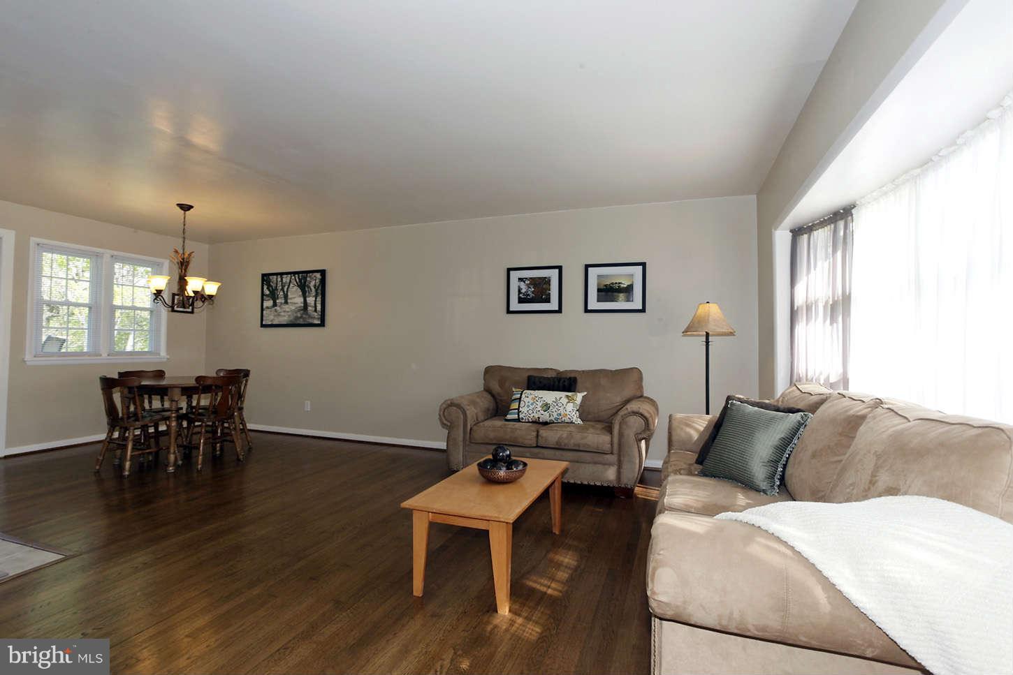 6108 Craft Road Alexandria, VA 22310 - Photo 4 of 30 Living Room