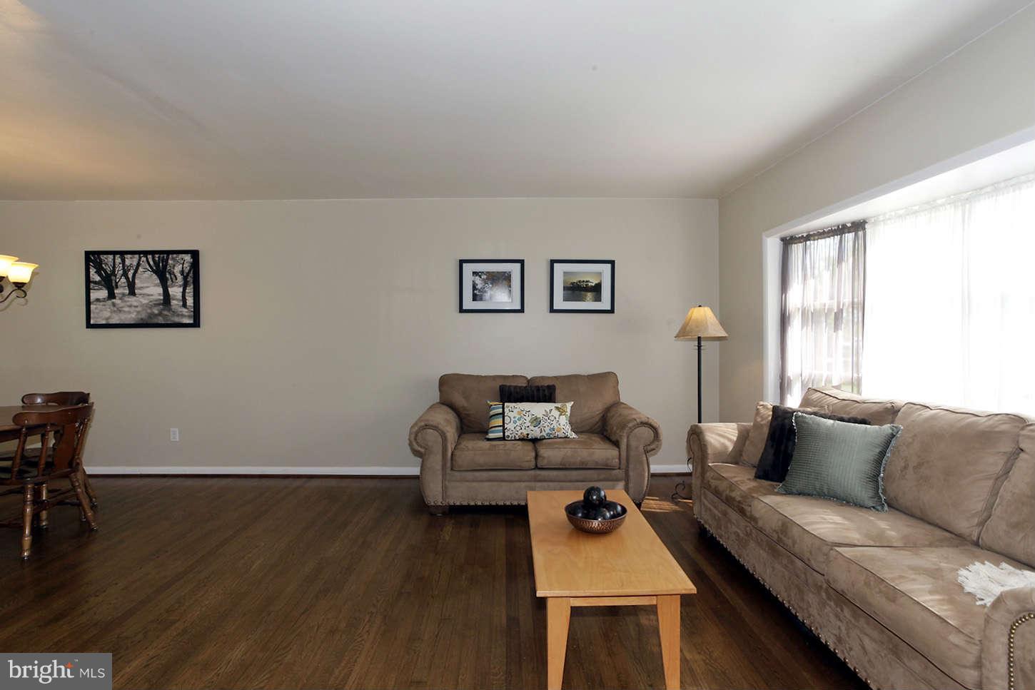 6108 Craft Road Alexandria, VA 22310 - Photo 5 of 30 Living Room