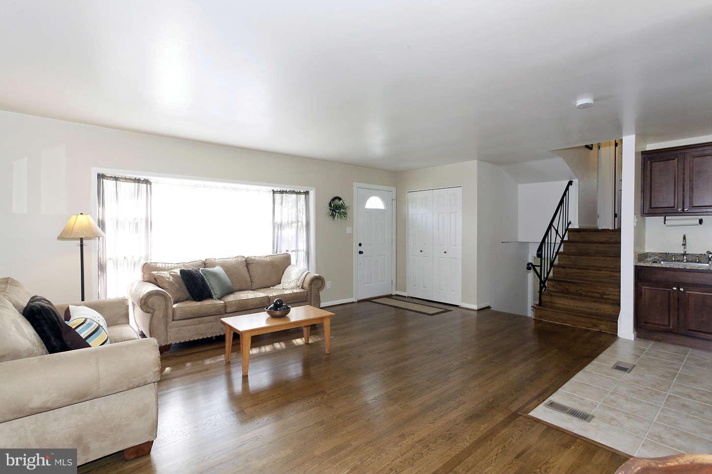 6108 Craft Road Alexandria, VA 22310 - Photo 8 of 30 Interior (General)