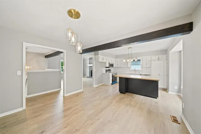 $327,990 | 7109 North Indiana Avenue, Gladstone, MO 64119