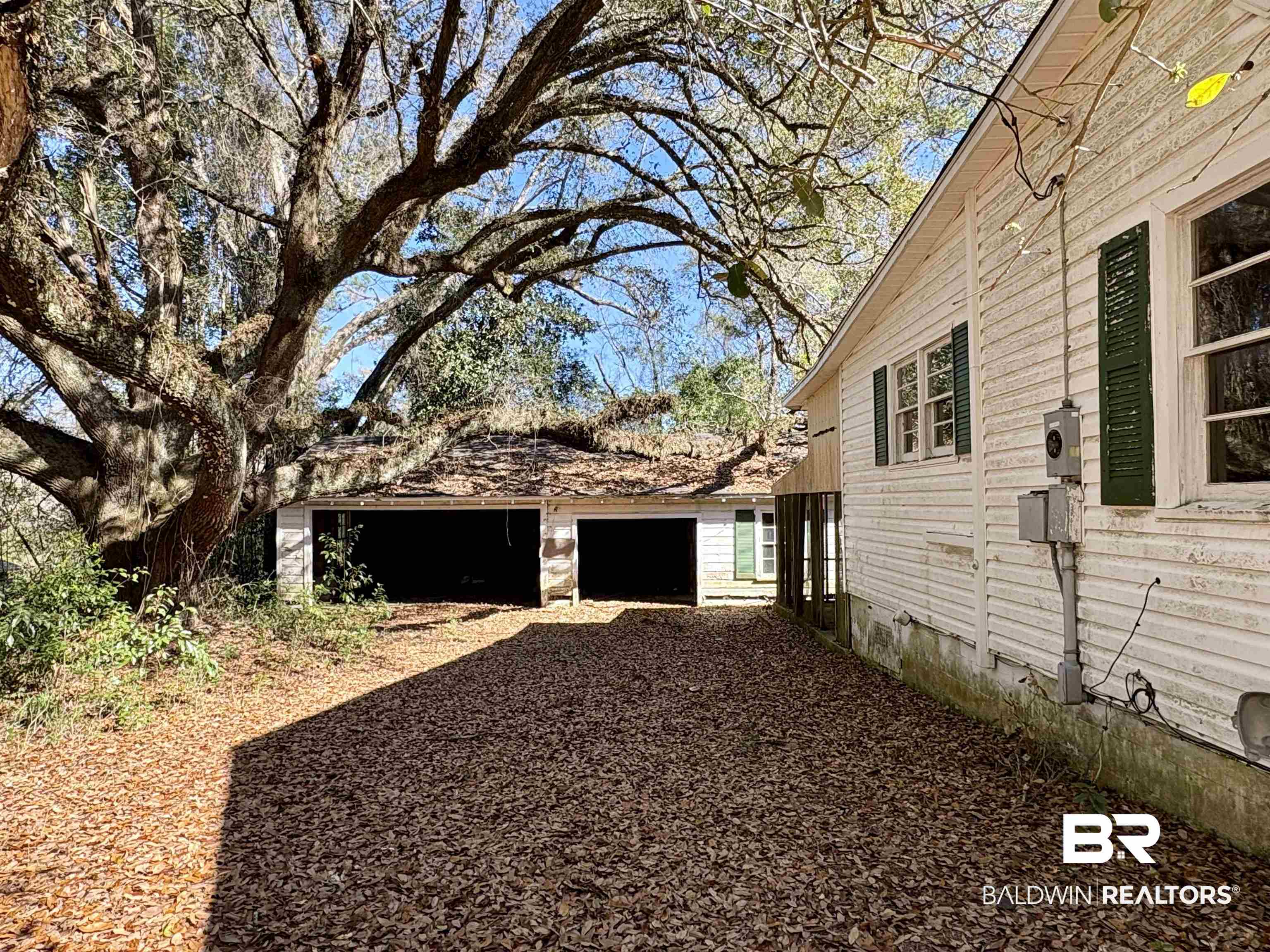 4060 Dickson Lane Mobile, AL 36618 - Photo 2 of 16 View of property exterior