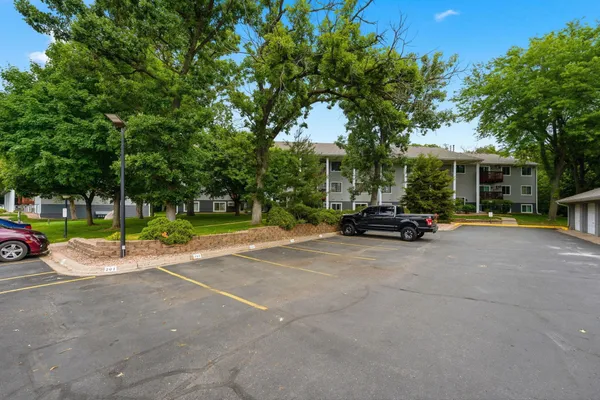 $180,000 | 1801 113th Avenue Northwest, Unit 106, Coon Rapids, MN 55433