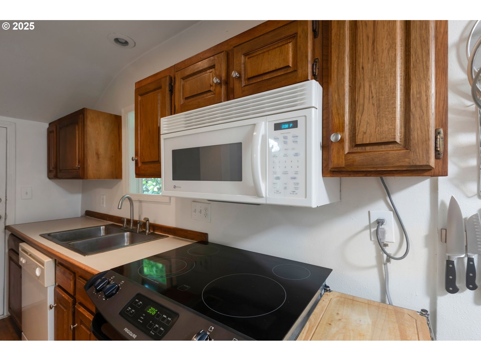 9224 Southwest 26th Avenue Portland, OR 97219 - Photo 20 of 30 a kitchen with a stove microwave and sink