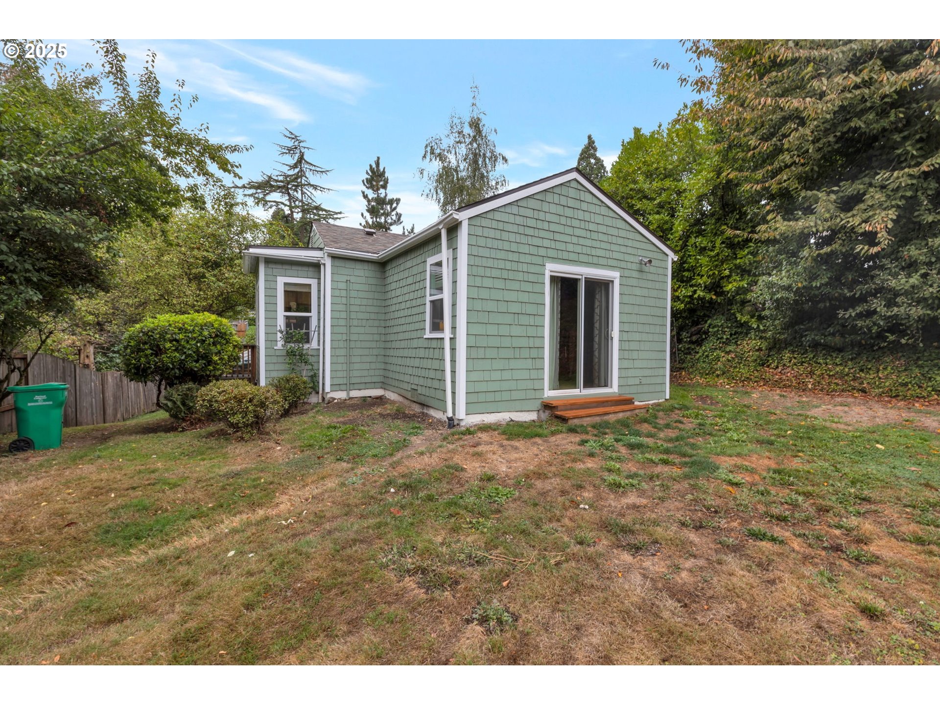 9224 Southwest 26th Avenue Portland, OR 97219 - Photo 27 of 30 a view of a backyard of the house