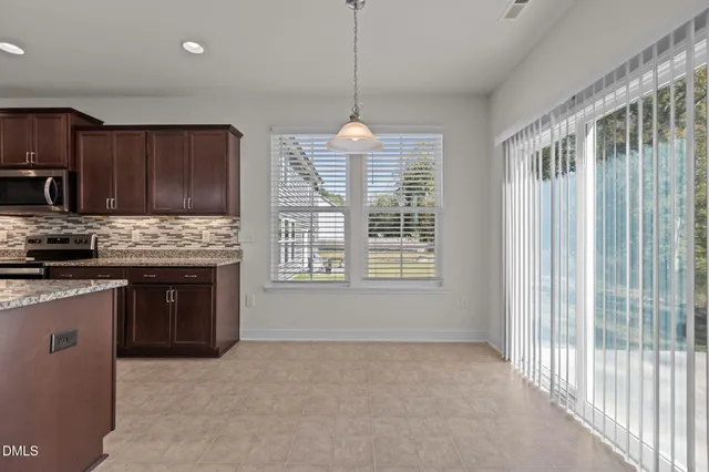 en empty room with windows and ceiling fan