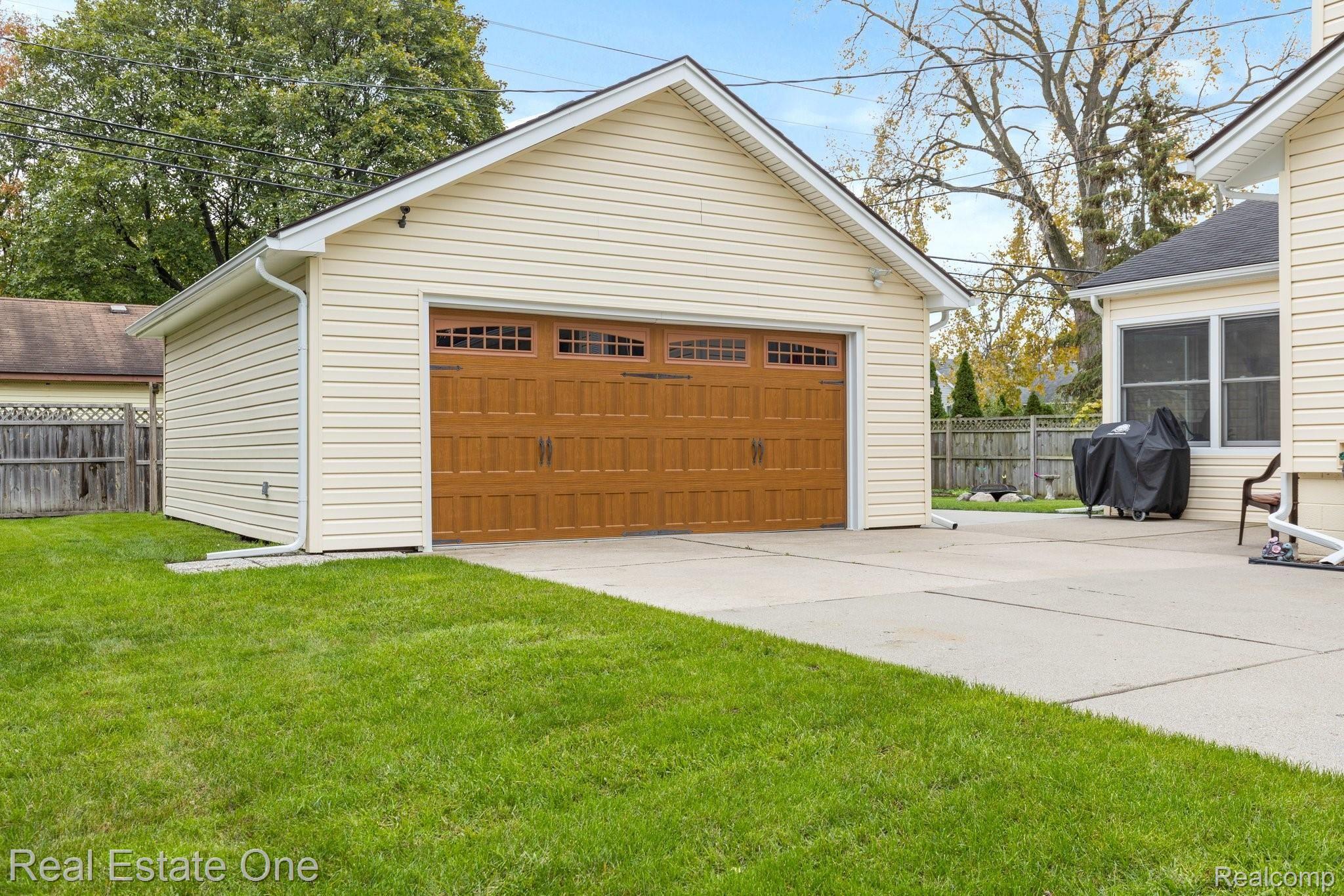 2721 Culbertson Avenue Rochester, MI 48307 - Photo 34 of 52 FINISHED & HEATED GARAGE