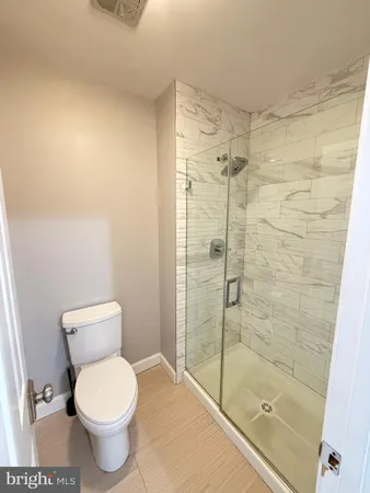 a bathroom with a toilet and a shower