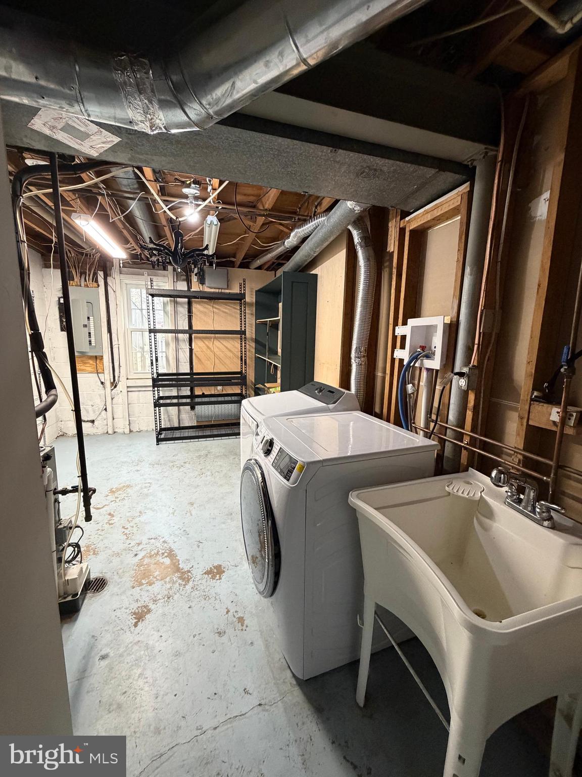 12629 English Orchard Court Silver Spring, MD 20906 - Photo 23 of 31 a utility room with dryer and washer