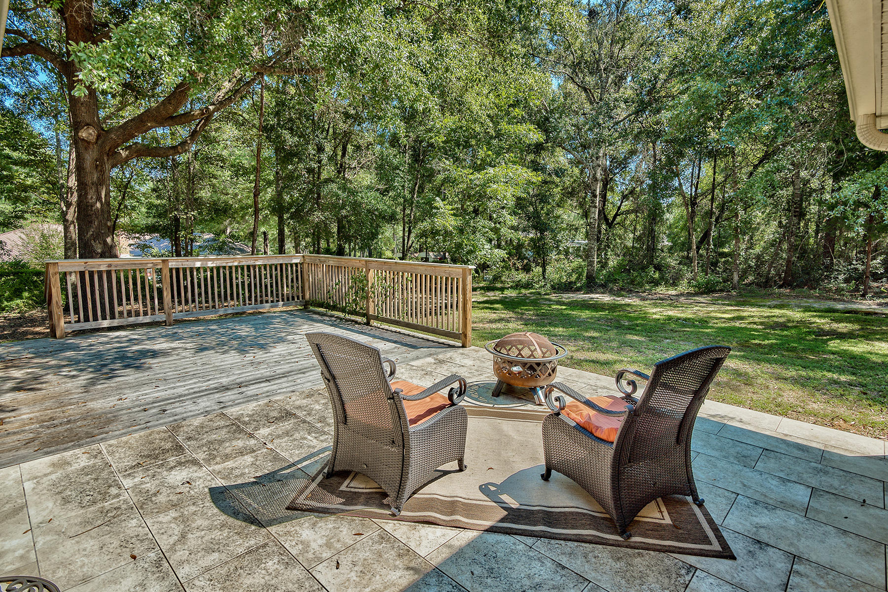 2884 Silverhill Road Crestview, FL 32536 - Photo 4 of 16 a view of a sitting area with furniture in backyard