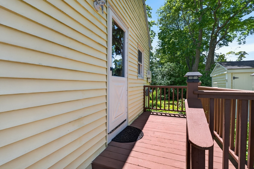 22 Myrtle Avenue Acushnet, MA 02743 - Photo 5 of 31