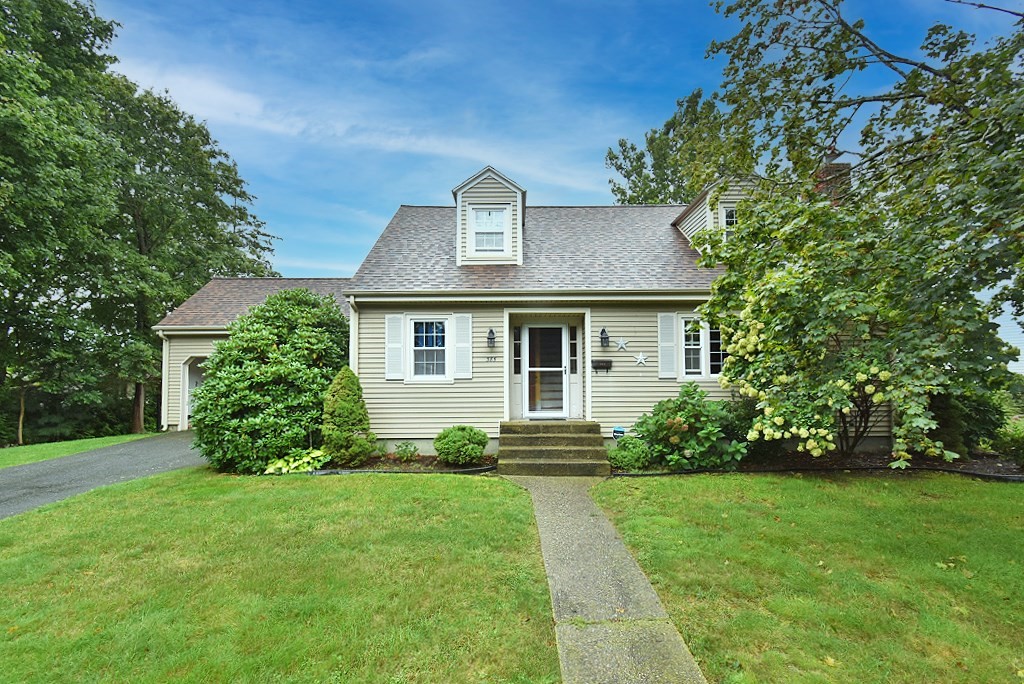 385 Mt Hope Road Somerset, MA 02726 - Photo 3 of 23 Gallery Image 3