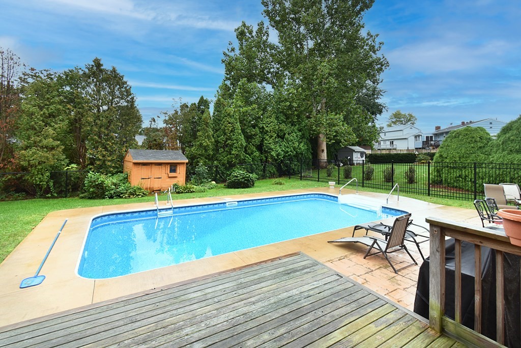 385 Mt Hope Road Somerset, MA 02726 - Photo 4 of 23 Gallery Image 4