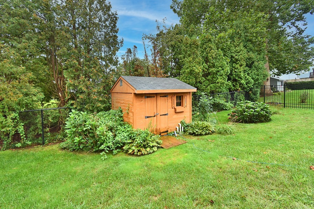 385 Mt Hope Road Somerset, MA 02726 - Photo 6 of 23 Gallery Image 6