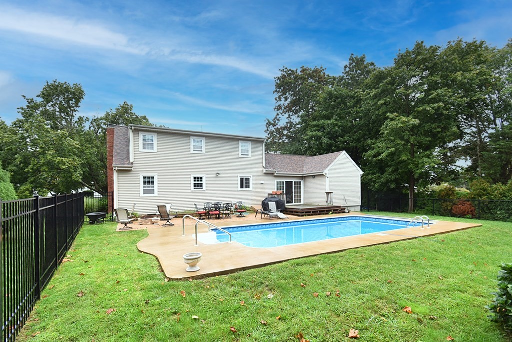 385 Mt Hope Road Somerset, MA 02726 - Photo 7 of 23 Gallery Image 7