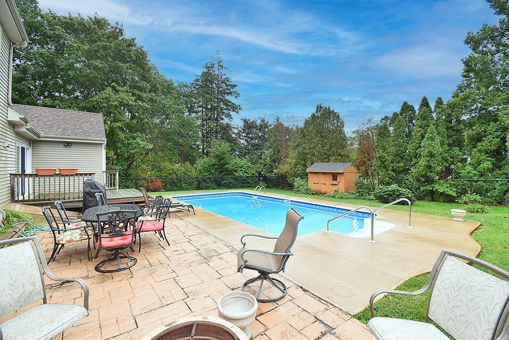 385 Mt Hope Road Somerset, MA 02726 - Photo 8 of 23 Gallery Image 8