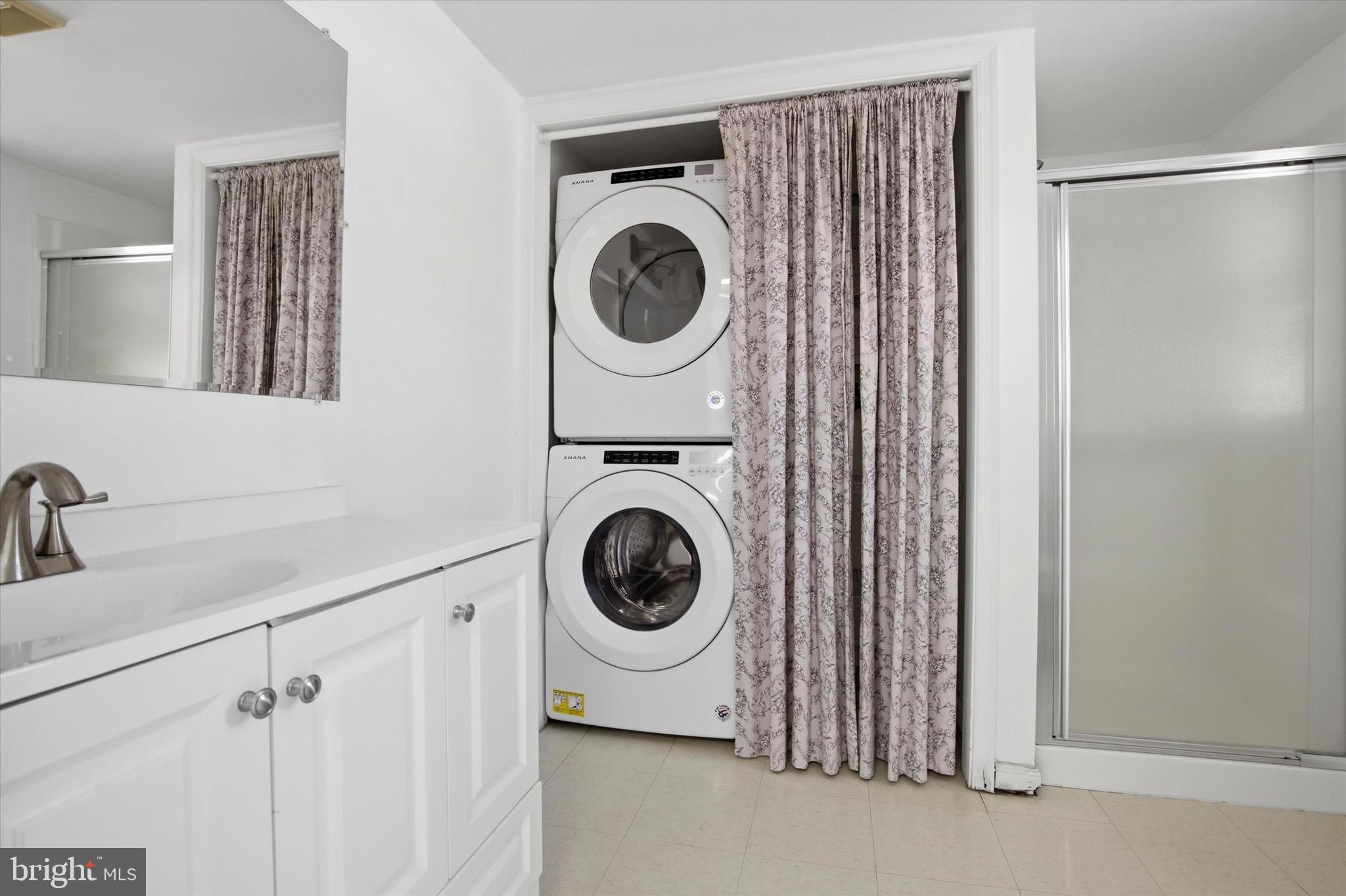 1265 Old York Road Warminster, PA 18974 - Photo 31 of 35 a utility room with dryer and washer