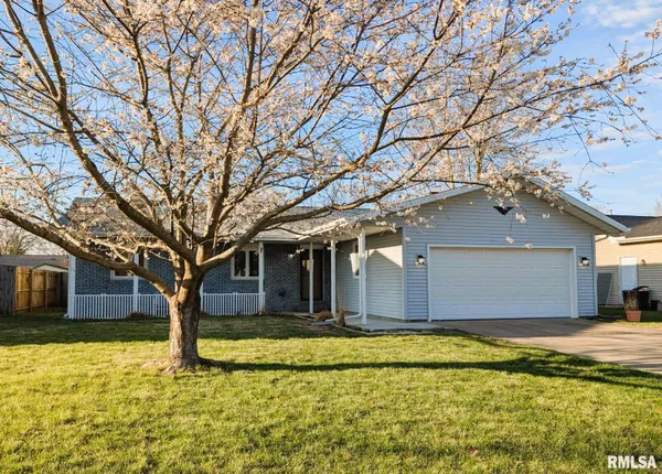 $240,000 | 832 Magnolia Drive, Chatham, IL 62629