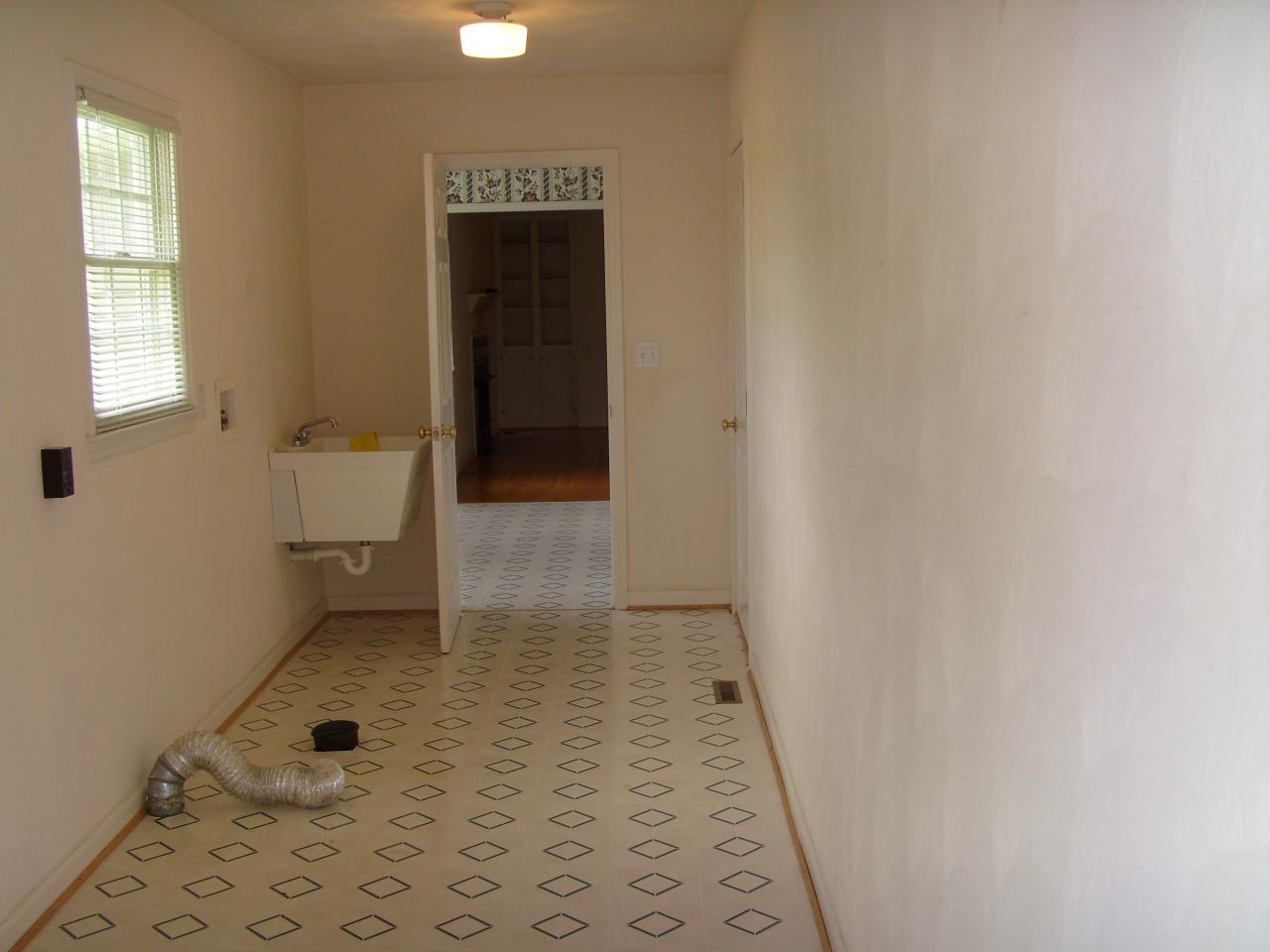 76 Vfw Road Daleville, VA 24083 - Photo 13 of 16 Laundry/Mud Room