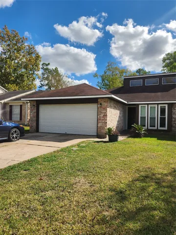 a view of a house with a backyard