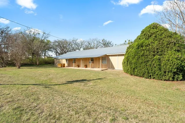 $179,000 | 124 Arrowhead, Comanche, TX 76442