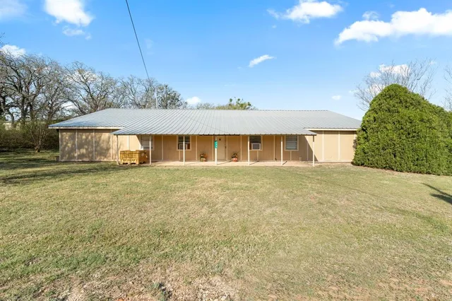 $179,000 | 124 Arrowhead, Comanche, TX 76442