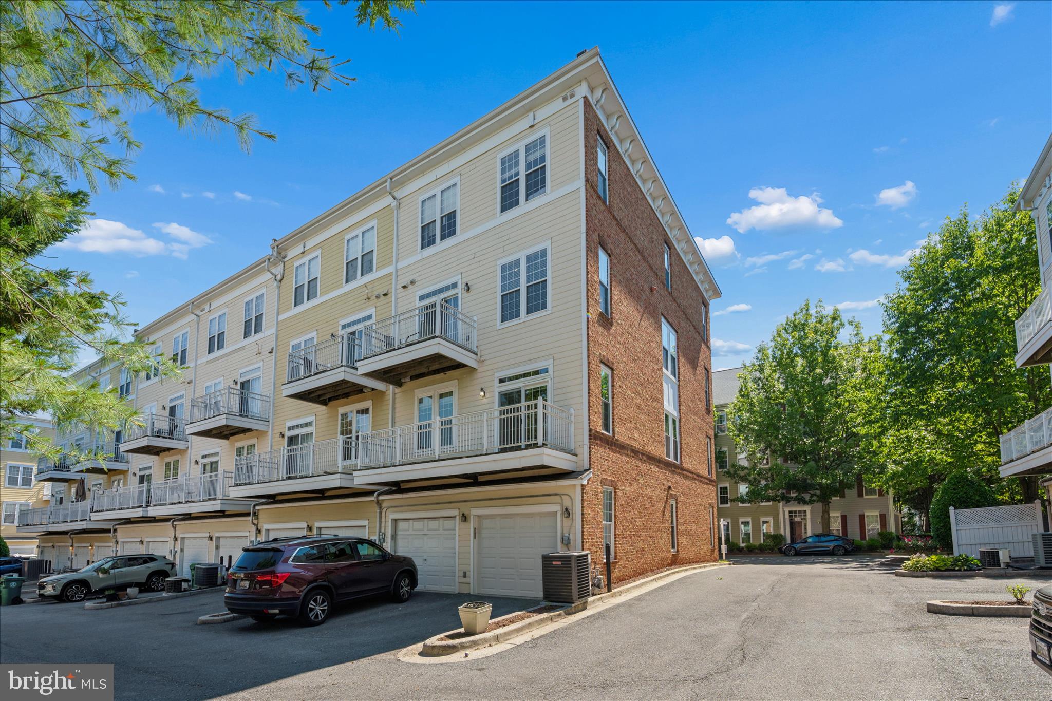123 Bucksfield Road, Unit 123 Gaithersburg, MD 20878 - Photo 30 of 49 Exterior Back