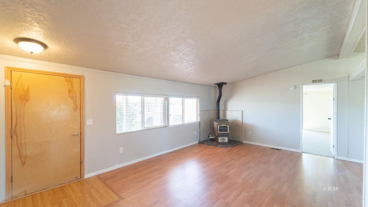 948 Spring Valley Parkway Spring Creek, NV 89815 - Photo 6 of 25 Gallery Image 6