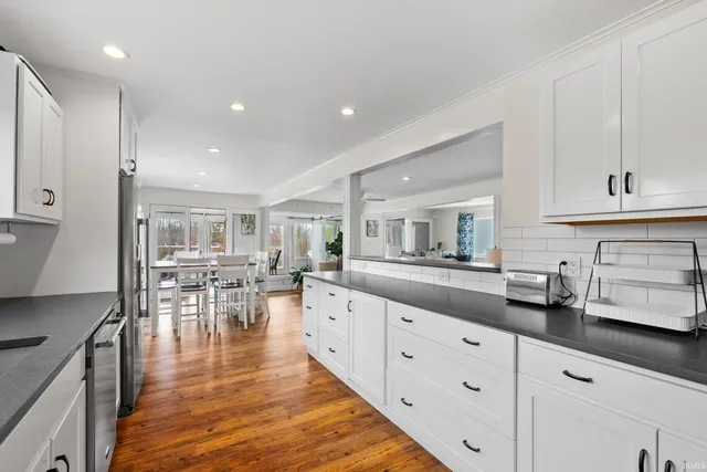 $799,000 | 10492 North Elwood Avenue, Syracuse, IN 46567