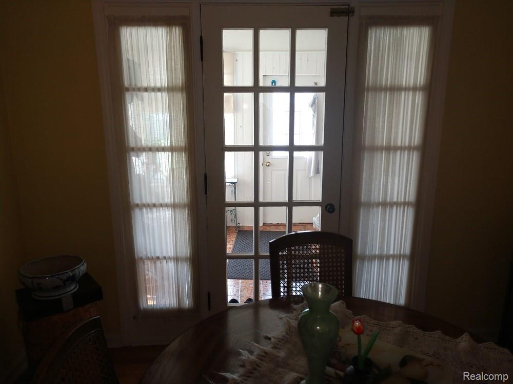 8940 Ruth Avenue Allen Park, MI 48101 - Photo 20 of 33 FLORIDA ROOM VIEWED FROM THE FORMAL DINING ROOM.