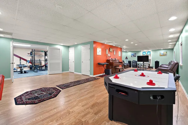 a view of a workspace with furniture