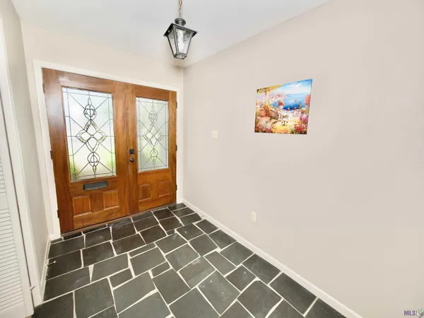 $335,000 | 9023 Whitehall Avenue, Baton Rouge, LA 70806
