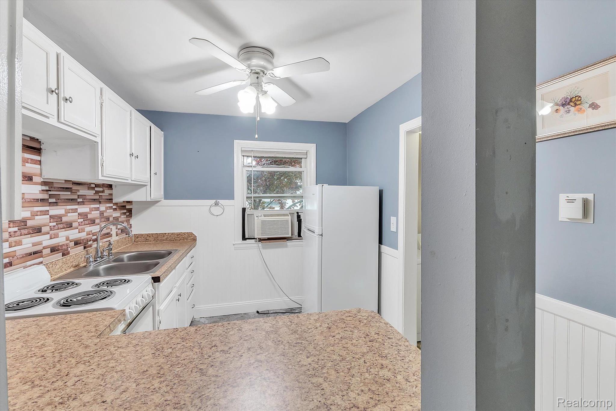 7239 Stephens Road Center Line, MI 48015 - Photo 13 of 25