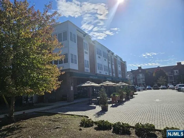 $2,500 | 10 Madison, Unit 204, Cresskill, NJ 07626