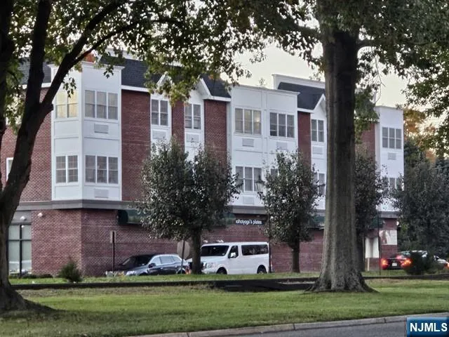 $2,500 | 10 Madison, Unit 204, Cresskill, NJ 07626