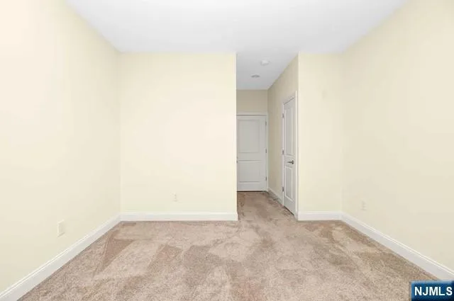 $2,500 | 10 Madison, Unit 204, Cresskill, NJ 07626