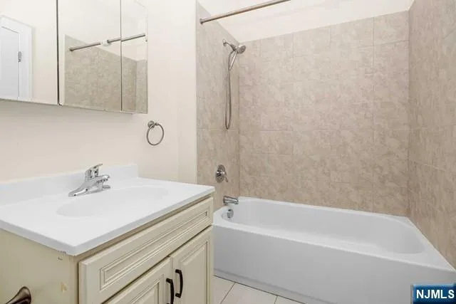 $2,500 | 10 Madison, Unit 204, Cresskill, NJ 07626