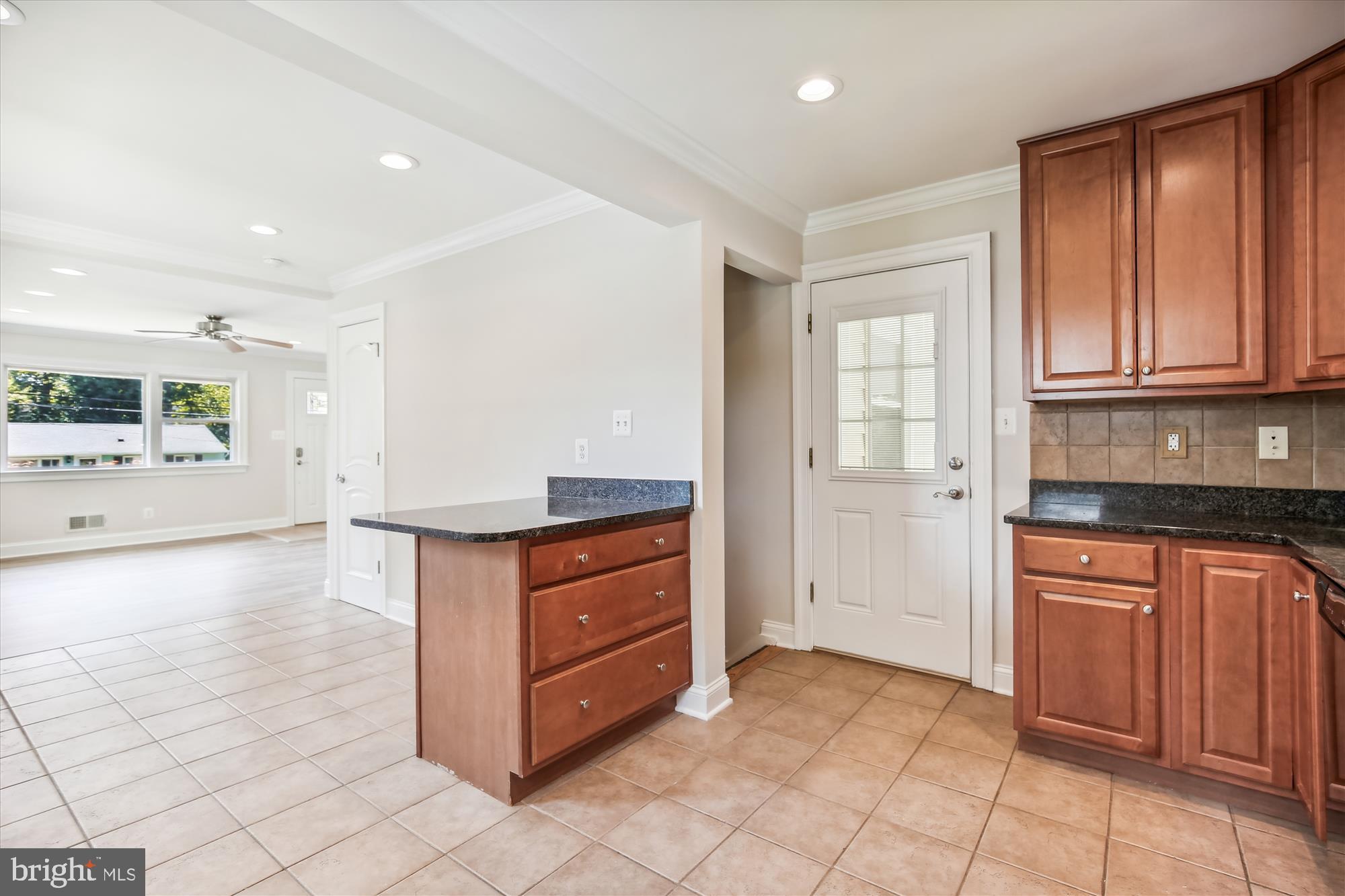 113 Tapawingo Road Southwest Vienna, VA 22180 - Photo 7 of 21 Breakfast Counter