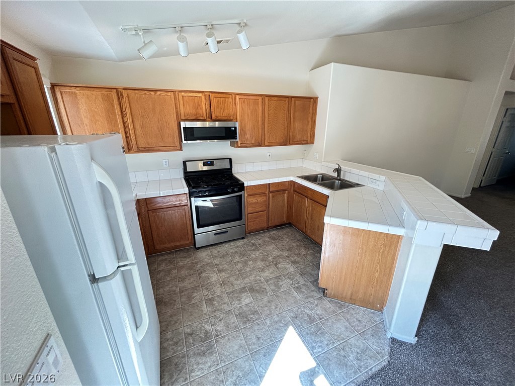 1840 Montvale Las Vegas, NV 89134 - Photo 10 of 31 Functional kitchen with ample cabinetry and a convenient breakfast bar.