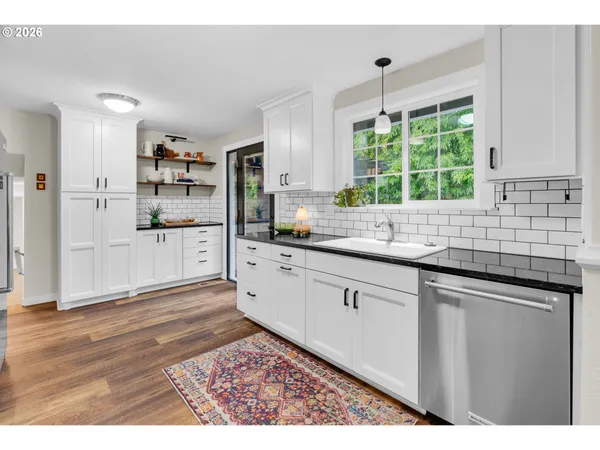 $644,900 | 18370 Franklin Way, Gladstone, OR 97027