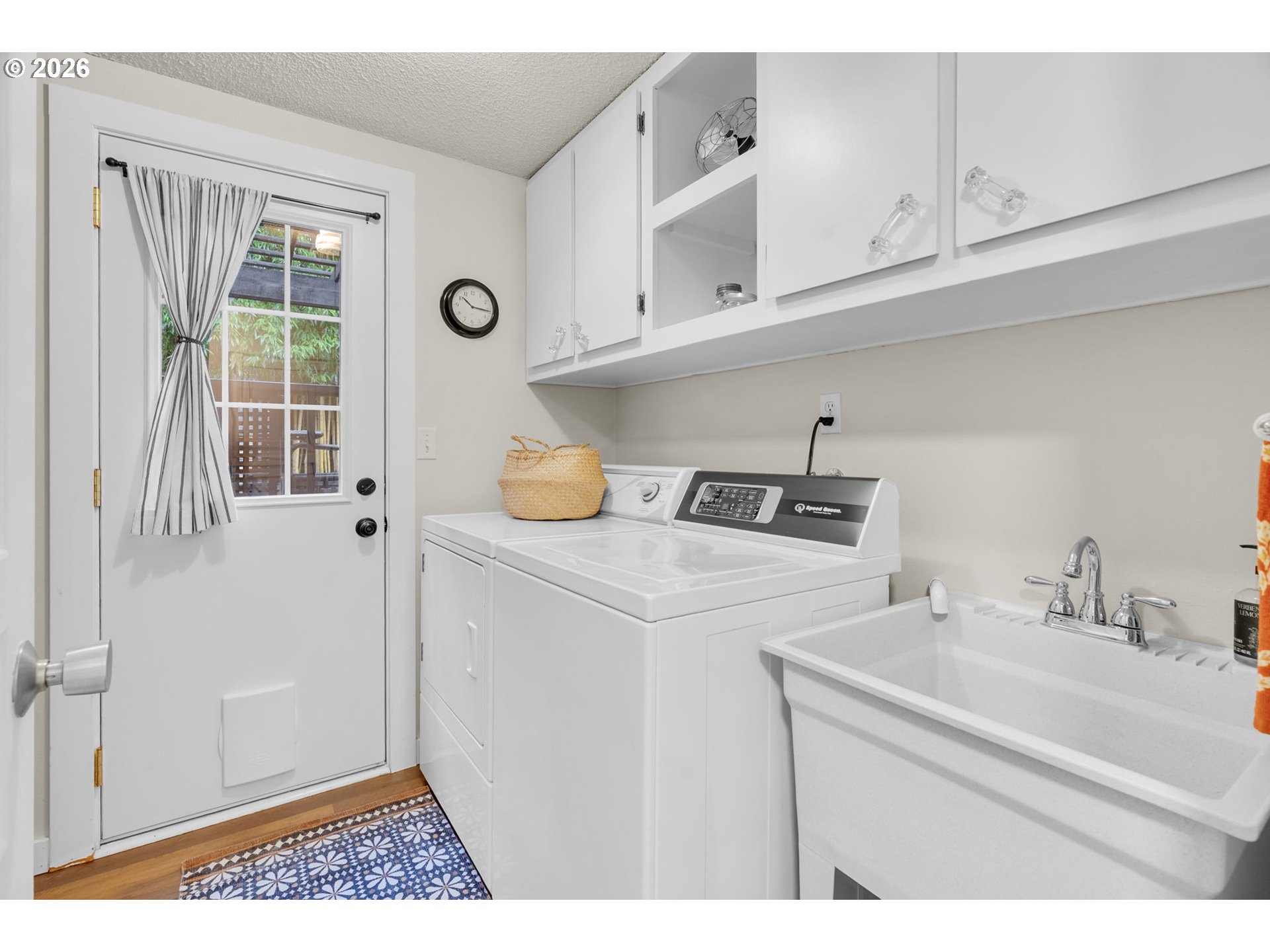 18370 Franklin Way Gladstone, OR 97027 - Photo 20 of 45 a bathroom with a sink and a window