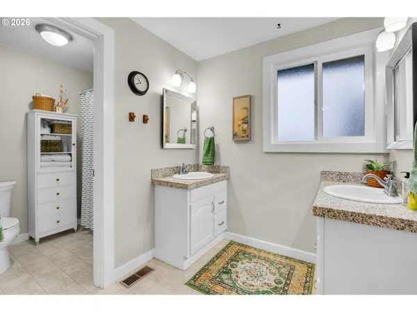 $644,900 | 18370 Franklin Way, Gladstone, OR 97027