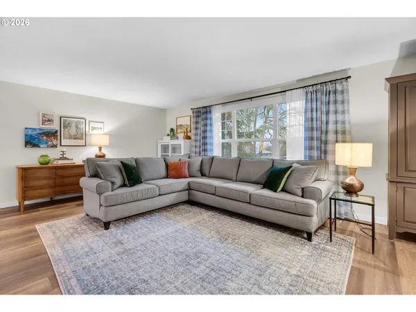 $644,900 | 18370 Franklin Way, Gladstone, OR 97027