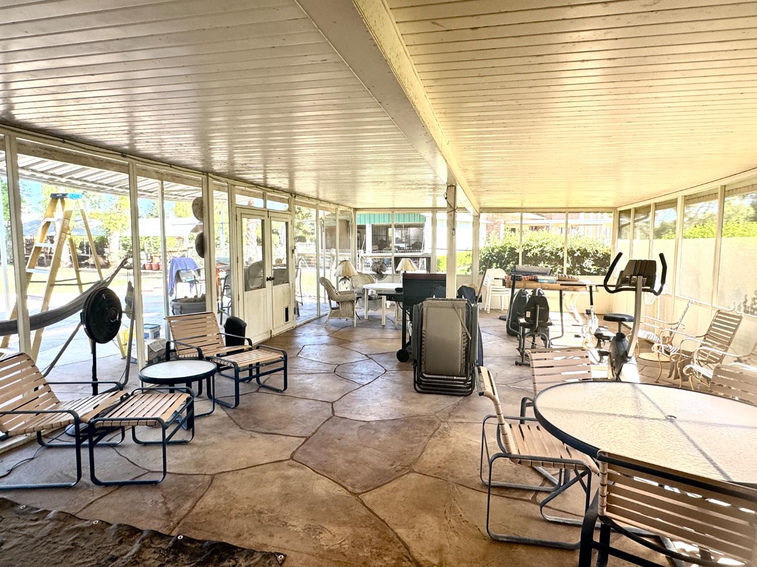 5476 Greenwood Avenue Clovis, CA 93619 - Photo 19 of 19 a room with lots of tables and chairs