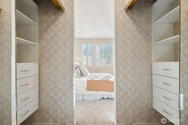 a en suite bathroom with a shower