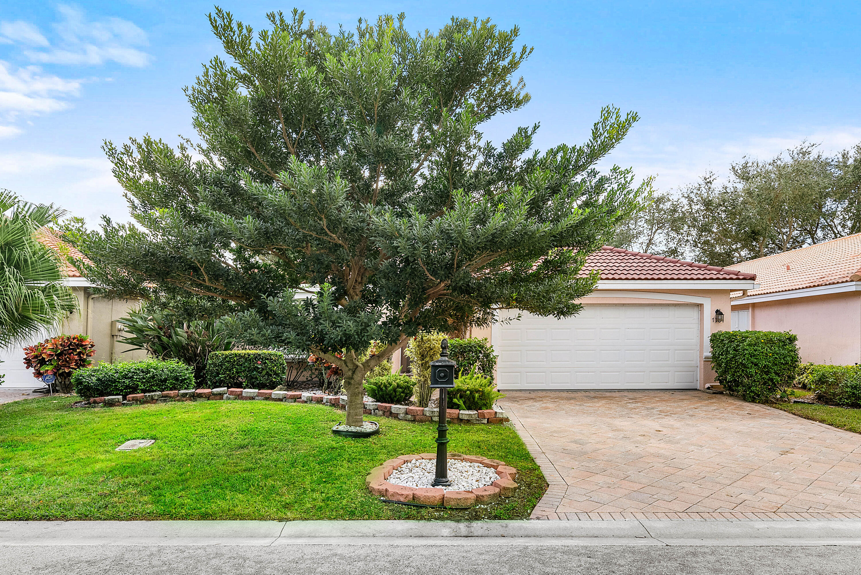 7304 Modena Drive Boynton Beach, FL 33437 - Photo 34 of 35 a backyard of a house with plants and large tree
