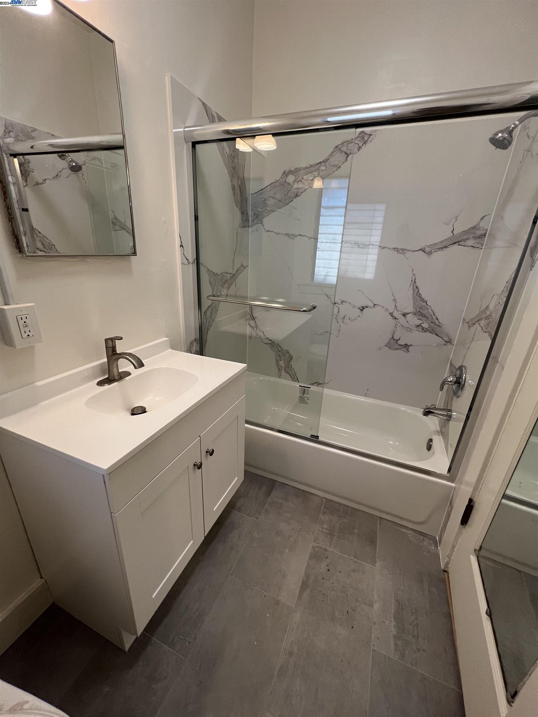 2418 Ashby Avenue, Unit # 2 Berkeley, CA 94705 - Photo 14 of 15 a bathroom with a sink mirror and a bathtub