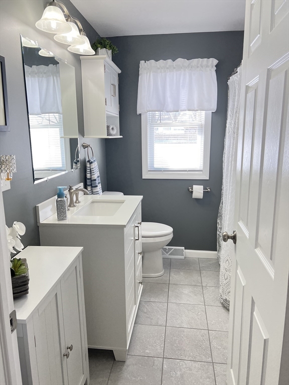 112 West Canton Circle Springfield, MA 01104 - Photo 15 of 38